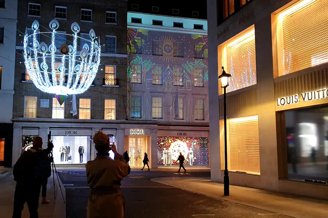 chrsitian dior christmas projections