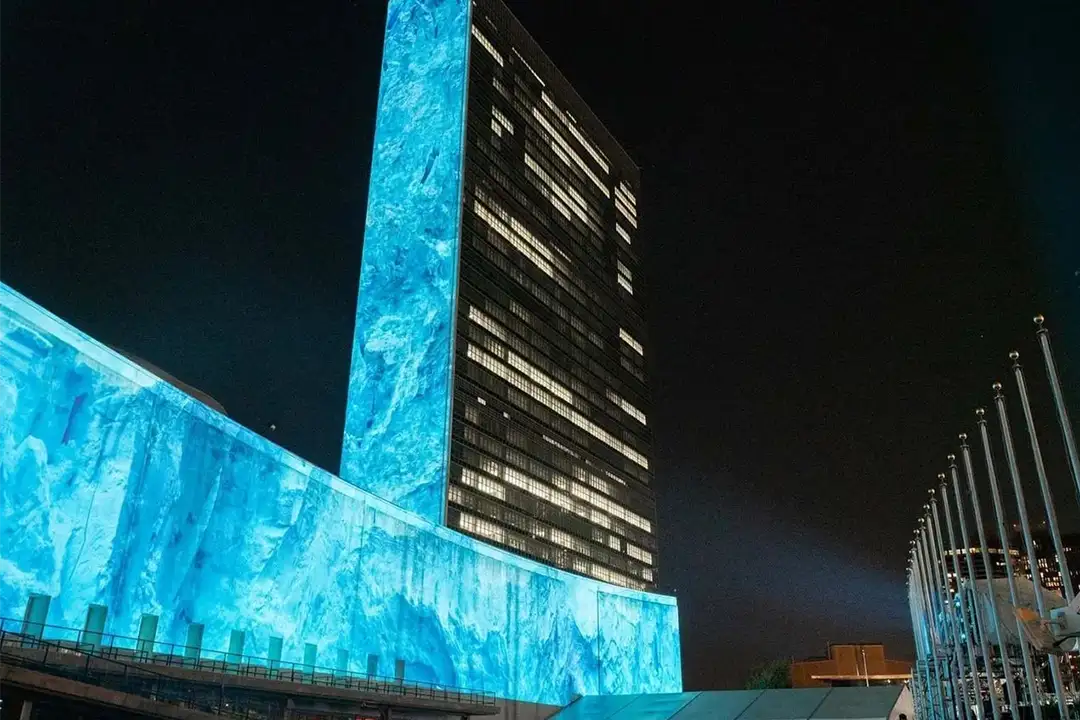 nyc un projection mapping